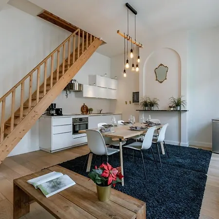 Huswell - Beautiful On Location In *