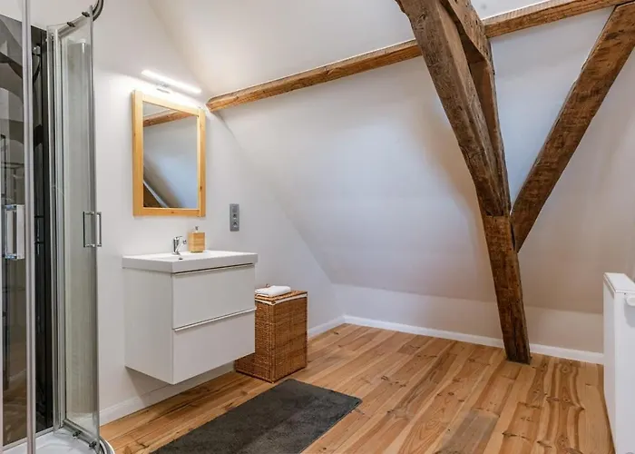 Huswell - Beautiful On Location In Gandawa