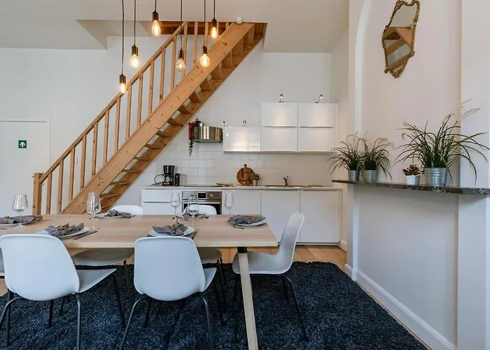 Huswell - Beautiful On Location In * Gandawa