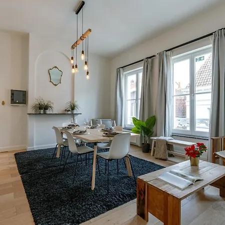 Huswell - Beautiful On Location In