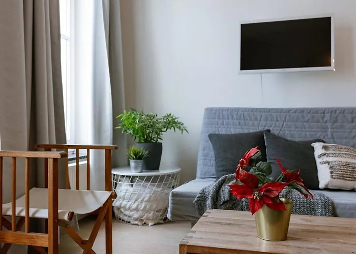 Huswell - Beautiful On Location In Γάνδη