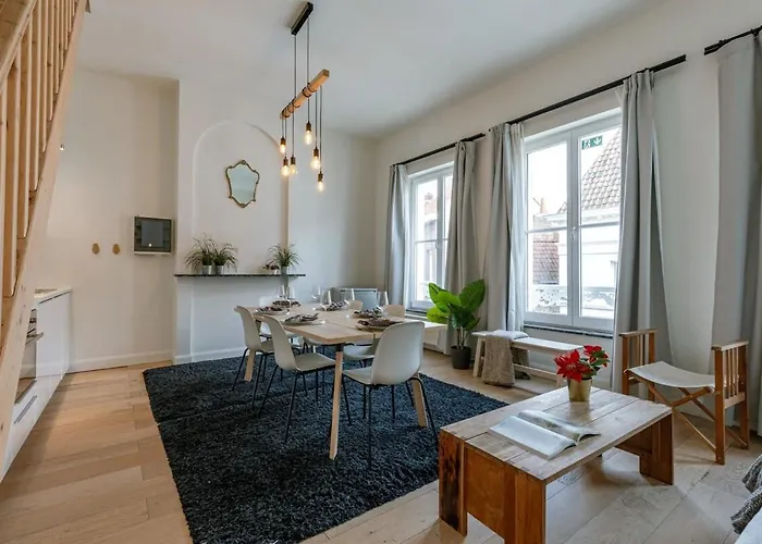 Huswell - Beautiful On Location In