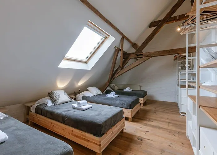 Huswell - Beautiful On Location In